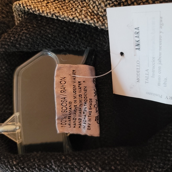 Terry Brand poncho with sleeves and detail at hem - Picture 7 of 10